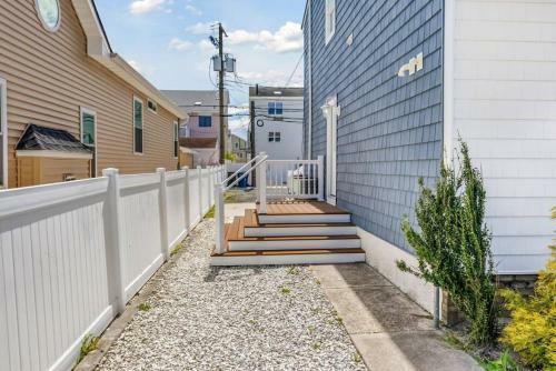 Close To AC Steps To Beach Parking