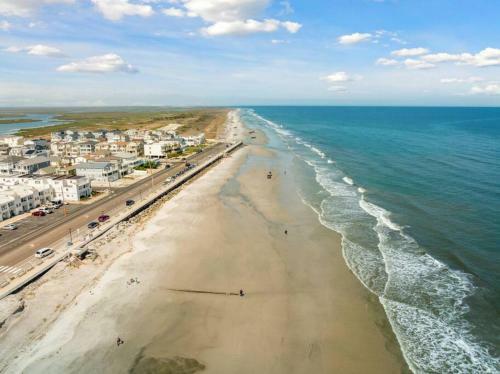 Unit A Front 1st Fl Beach Chic Patio Near Lighthouse AC