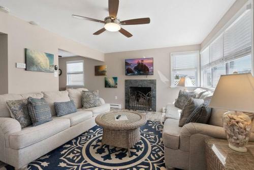 Unit A Front 1st Fl Beach Chic Patio Near Lighthouse AC