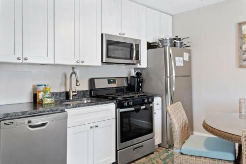 Unit A Front 1st Fl Beach Chic Patio Near Lighthouse AC