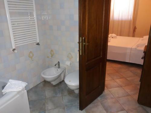 Hostal Room In Guest Room - Sardegna Affitto Camere