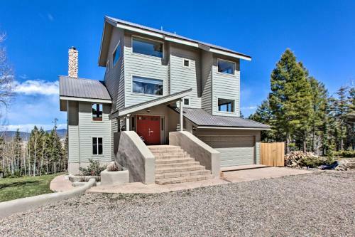 Scenic Angel Fire Retreat With Deck And Hot Tub!