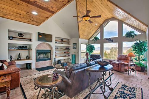 Scenic Angel Fire Retreat With Deck And Hot Tub!