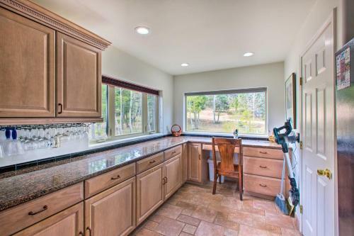 Scenic Angel Fire Retreat With Deck And Hot Tub!