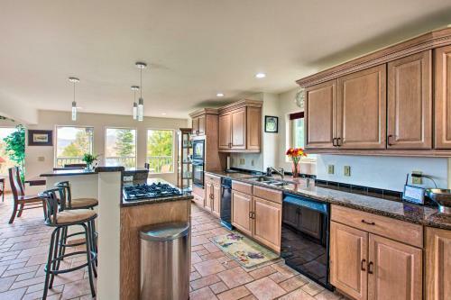 Scenic Angel Fire Retreat With Deck And Hot Tub!