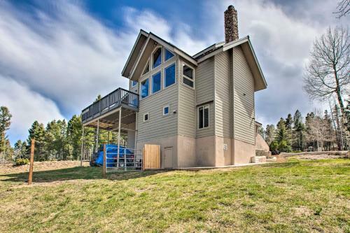 Scenic Angel Fire Retreat With Deck And Hot Tub!