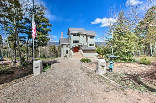Scenic Angel Fire Retreat With Deck And Hot Tub!