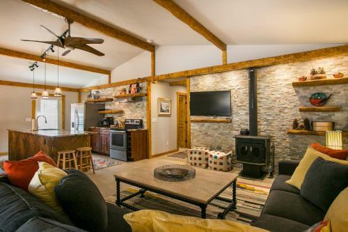 Beautiful Mountain Living At 9800 Above Sea Level