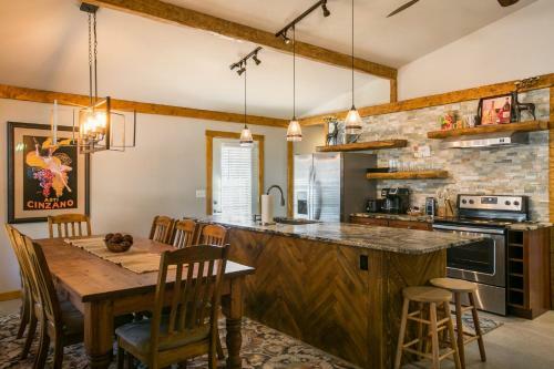 Beautiful Mountain Living At 9800 Above Sea Level