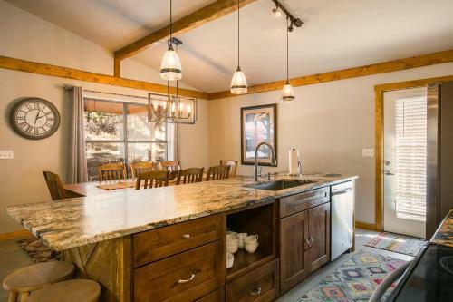 Beautiful Mountain Living At 9800 Above Sea Level