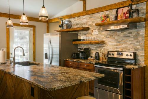 Beautiful Mountain Living At 9800 Above Sea Level