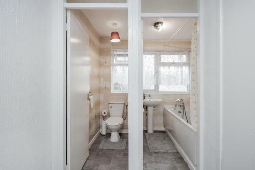 Lovely 3 Bed House-tilbury-free Parking