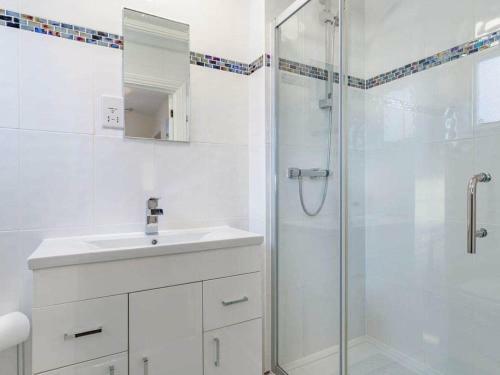 Lovely 2-bed Quaint Period Cottage In Torquay