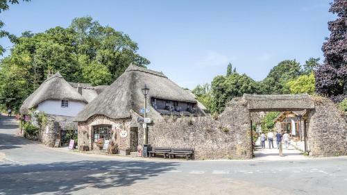Lovely 2-bed Quaint Period Cottage In Torquay