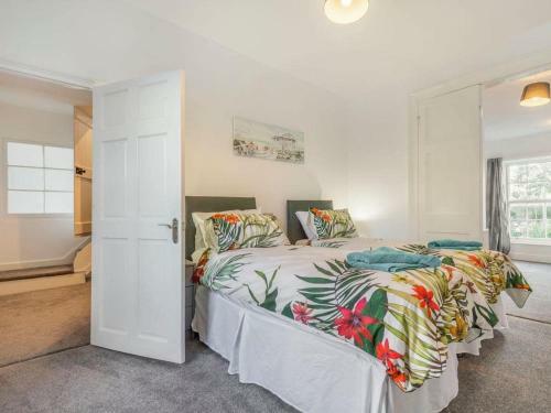 Impeccable Period 3-bed Villa In Torquay