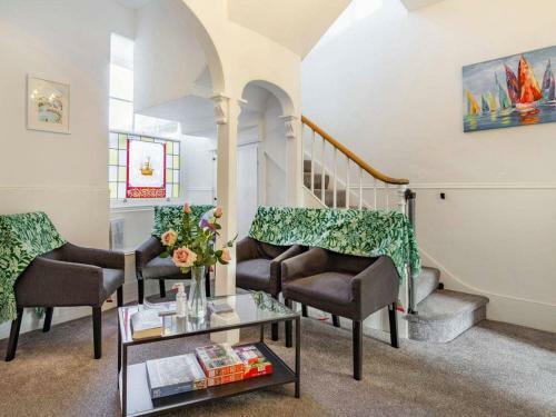 Impeccable Period 3-bed Villa In Torquay