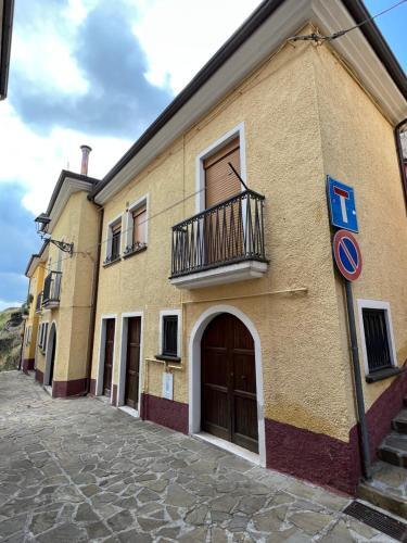 Casa Ai Piedi Del Castello