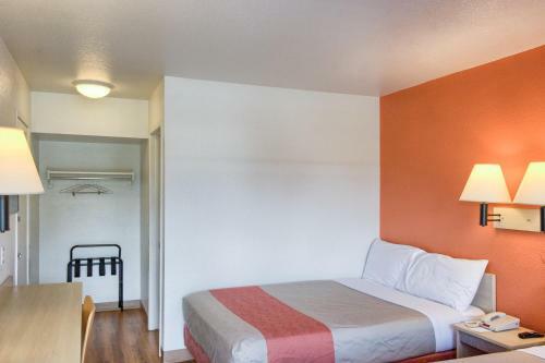 Motel 6 Everett North