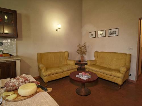 Cozy Villa In Sinalunga With Terrace