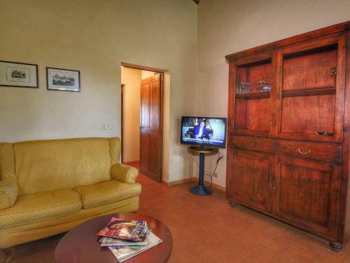 Cozy Villa In Sinalunga With Terrace