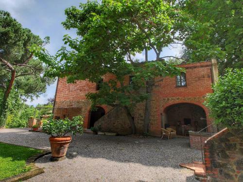 Cozy Villa In Sinalunga With Terrace