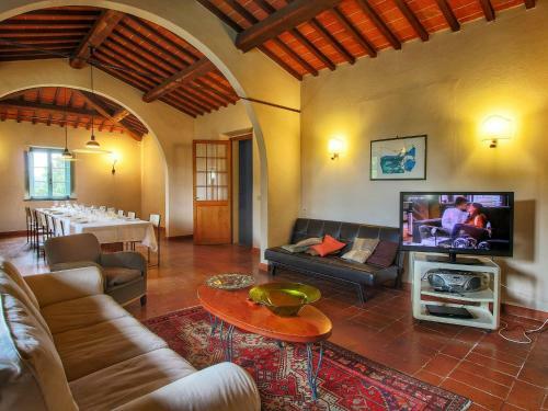 Expensive Villa With Pool & Tennis Court In Sinalunga
