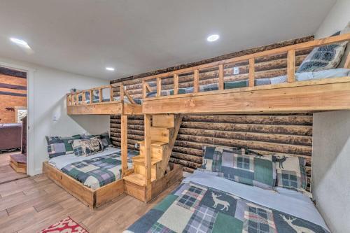 Woodsy New Mexico Abode With Fire Pit And Grill!