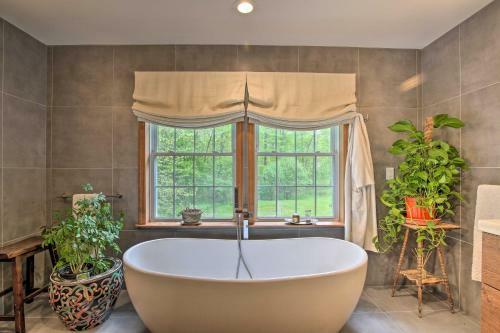 Gardiner Delight Retreat With Private Pool!