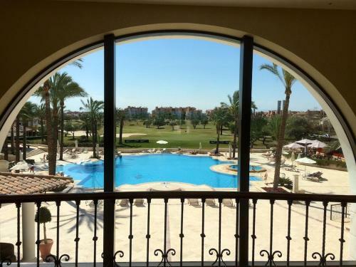 Luxury Spacious Apartment With Golf, Pool & Lake Views 5 Stars