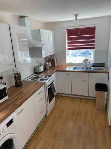 Modern 2 Bedroom House With Wifi