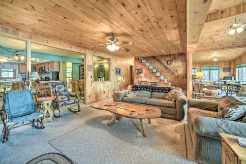 Lake Pleasant Family Home With Canoe And Kayaks!
