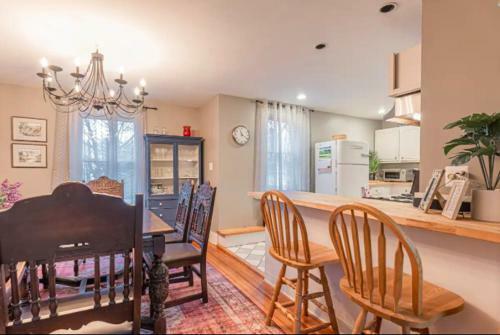 Cozy Kingston Ny 2 Bedroom Bliss