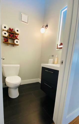 Modern, Spacious Lakeside Retreat In Narrowsburg