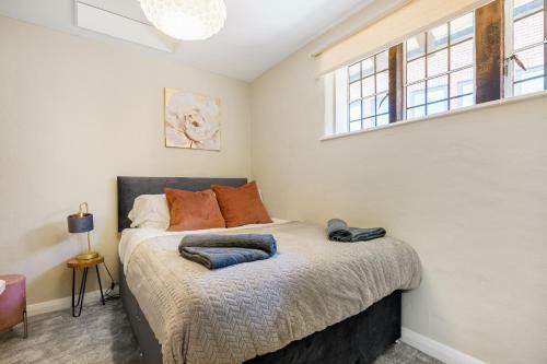 Characteristic 4 Bed Apartment In Windsor