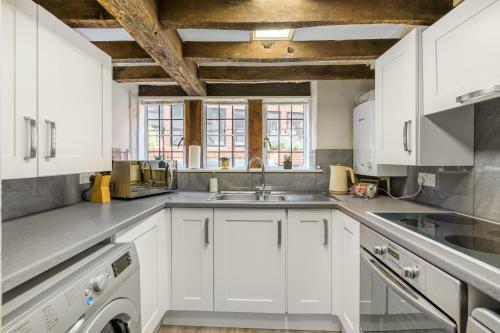 Characteristic 4 Bed Apartment In Windsor