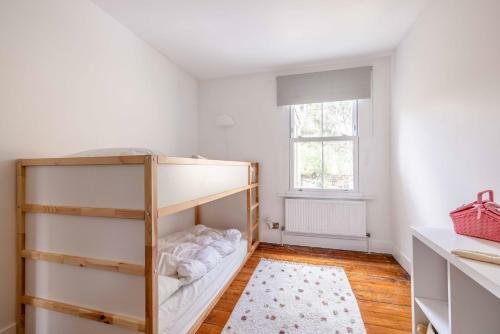 Stylish Victorian Home And Parking Only 5 Mins To Legoland