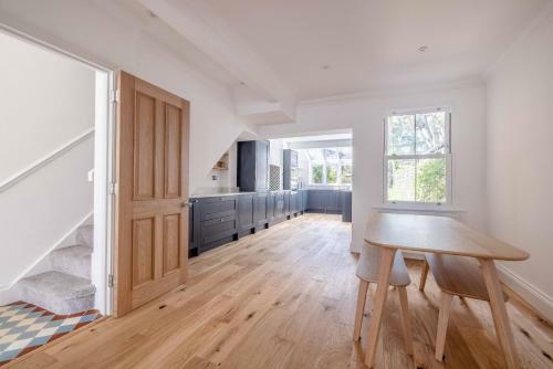 Stylish Victorian Home And Parking Only 5 Mins To Legoland