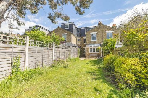 Stylish Victorian Home And Parking Only 5 Mins To Legoland