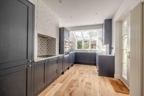 Stylish Victorian Home And Parking Only 5 Mins To Legoland