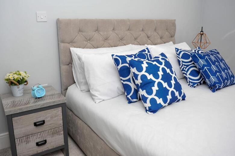 Modern Spacious Two Bedroom 2.5 Bathroom Apartment