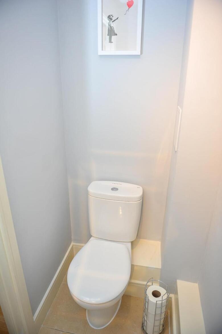 Modern Spacious Two Bedroom 2.5 Bathroom Apartment