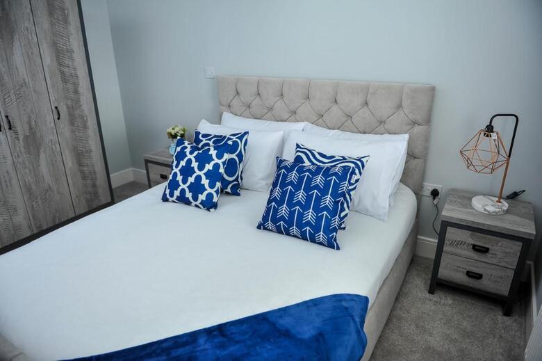 Modern Spacious Two Bedroom 2.5 Bathroom Apartment