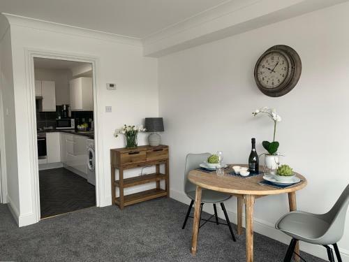 2 Bed Apartment- 33a Saint Leonard
