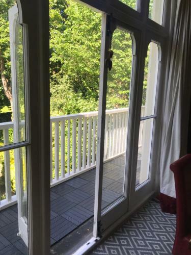 Victorian Apartment With Balcony In Wolverampton