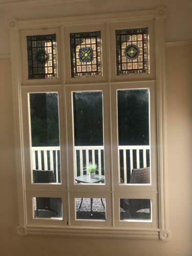 Victorian Apartment With Balcony In Wolverampton