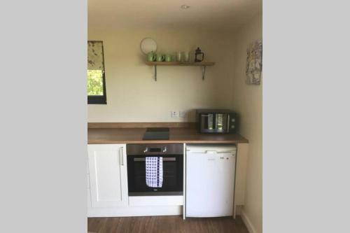 Secluded Log Cabin In Beautiful Private Gardens