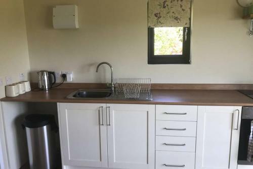 Secluded Log Cabin In Beautiful Private Gardens