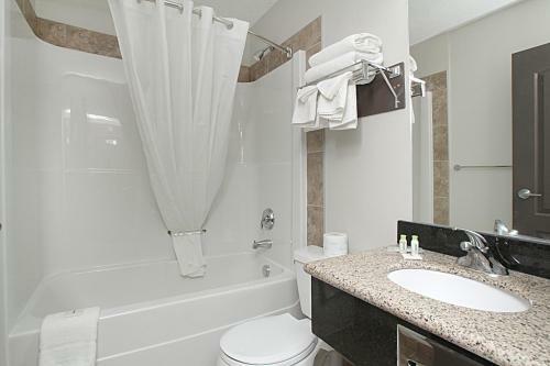 Hotel Alberta Inn & Suites