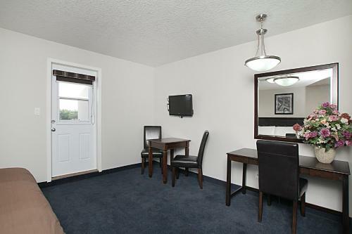 Hotel Alberta Inn & Suites
