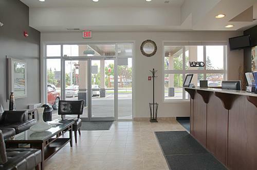 Hotel Alberta Inn & Suites